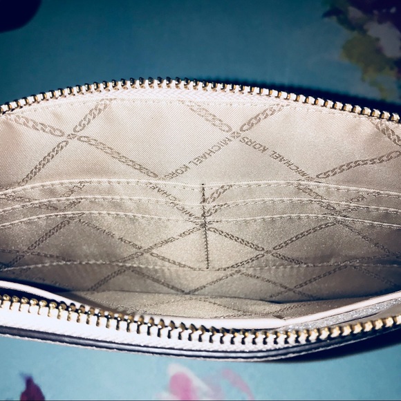 Michael Kors Leather Wristlet/Wallet - Picture 4 of 6